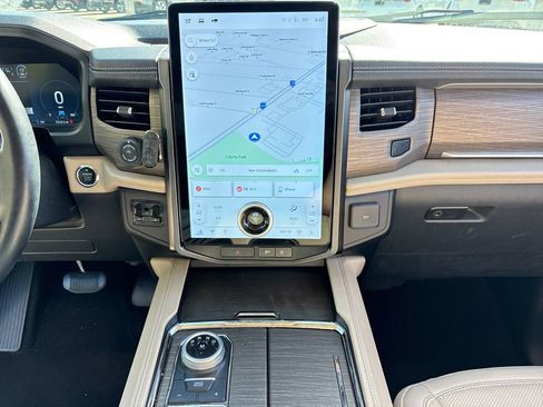 Used 2023 Ford Expedition Limited image 18