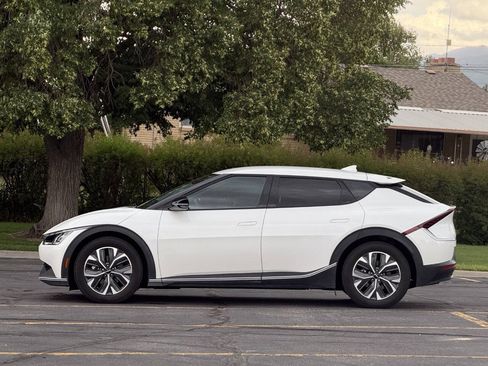 Used 2022 Kia EV6 Light RWD image 8