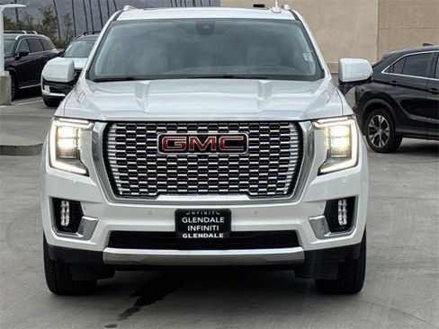 Used 2021 GMC Yukon Denali w/ Denali Premium Package image 3