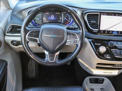Used 2021 Chrysler Pacifica Touring-L image 20