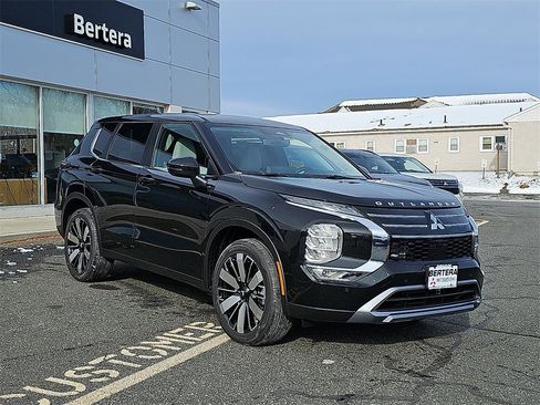 New 2026 Mitsubishi Outlander SE image 1