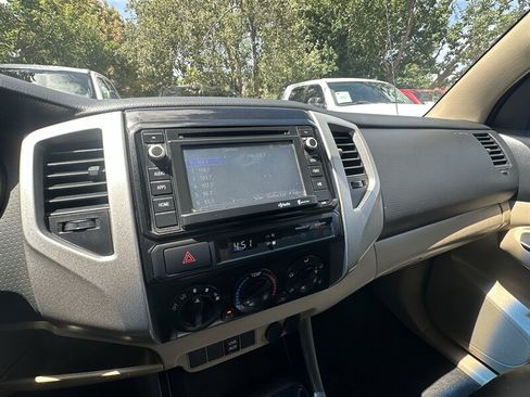 Used 2014 Toyota Tacoma PreRunner w/ SR5 Package RWD image 17