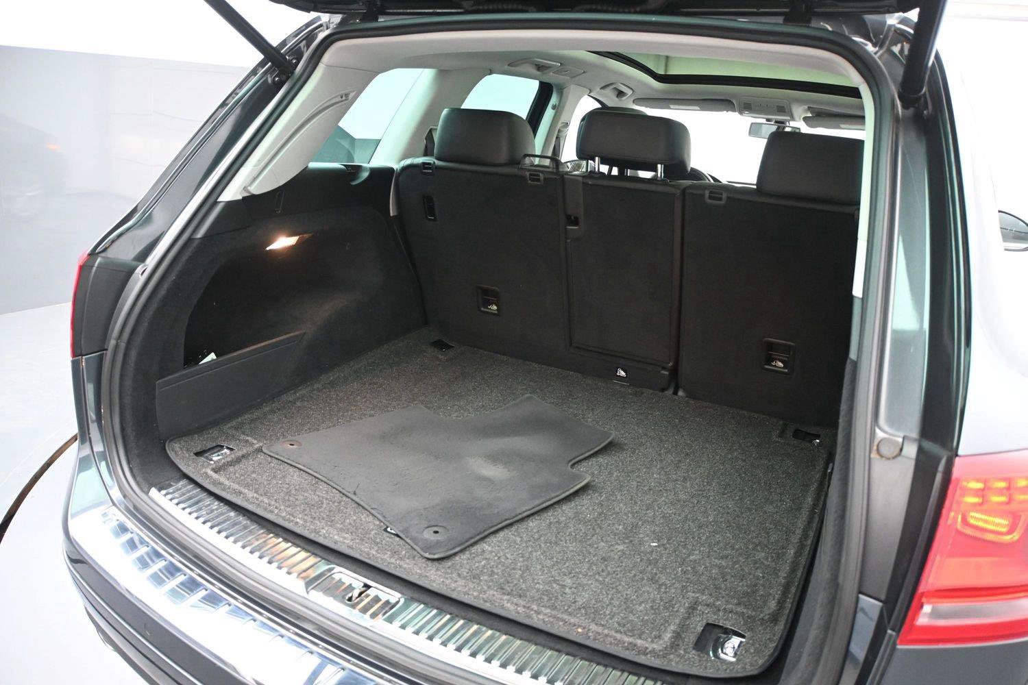 Used 2014 Volkswagen Touareg Executive AWD/4WD image 17