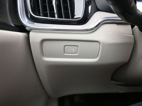 Used 2023 Volvo S60 B5 Ultimate w/ Protection Package Premier FWD image 25