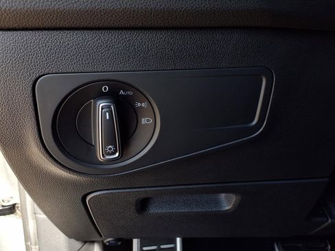 Certified 2022 Volkswagen Tiguan SE R-Line image 15