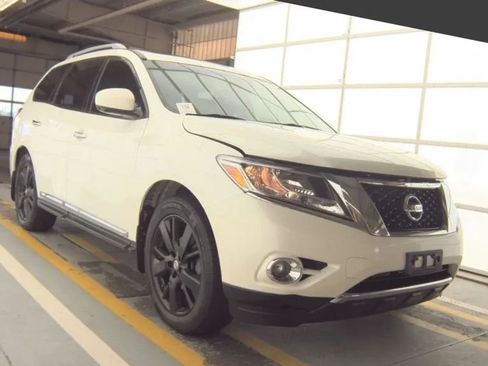 Used 2015 Nissan Pathfinder Platinum AWD/4WD image 3