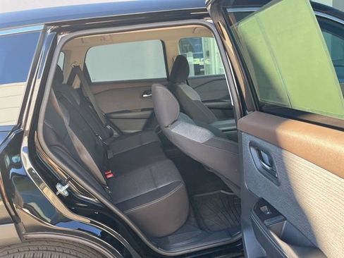 Used 2023 Nissan Rogue SV image 32