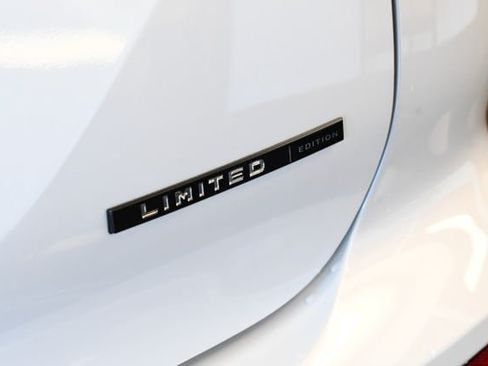 New 2026 Mitsubishi Outlander LE AWD/4WD image 17