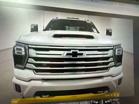 Used 2024 Chevrolet Silverado 3500 High Country w/ High Country Premium Package AWD/4WD image 3