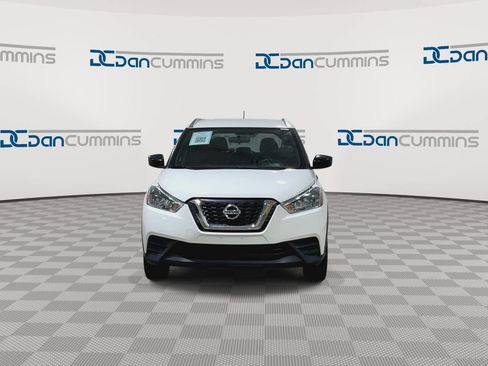 Used 2018 Nissan Kicks S FWD image 3