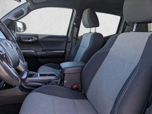 Used 2022 Toyota Tacoma TRD Sport w/ Technology Package image 16