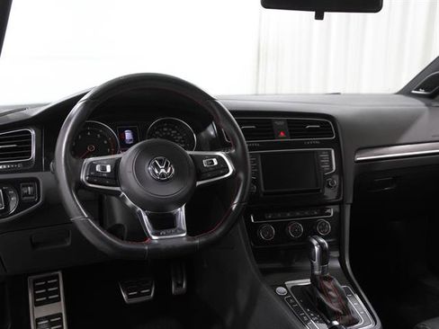 Used 2017 Volkswagen GTI SE image 6