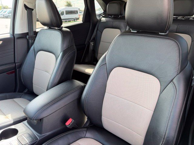 Used 2022 Ford Escape Titanium w/ Titanium Premium Package FWD image 11