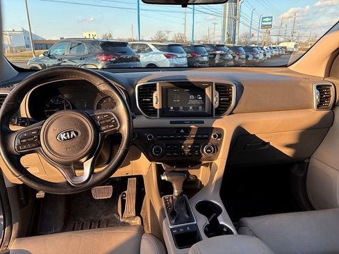 Used 2017 Kia Sportage EX image 4