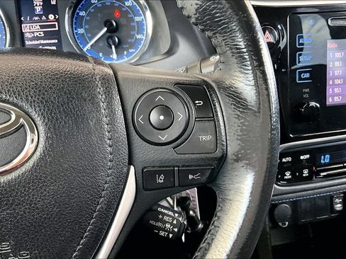 Used 2018 Toyota Corolla SE w/ Carpet Mat Package (TMS) FWD image 12