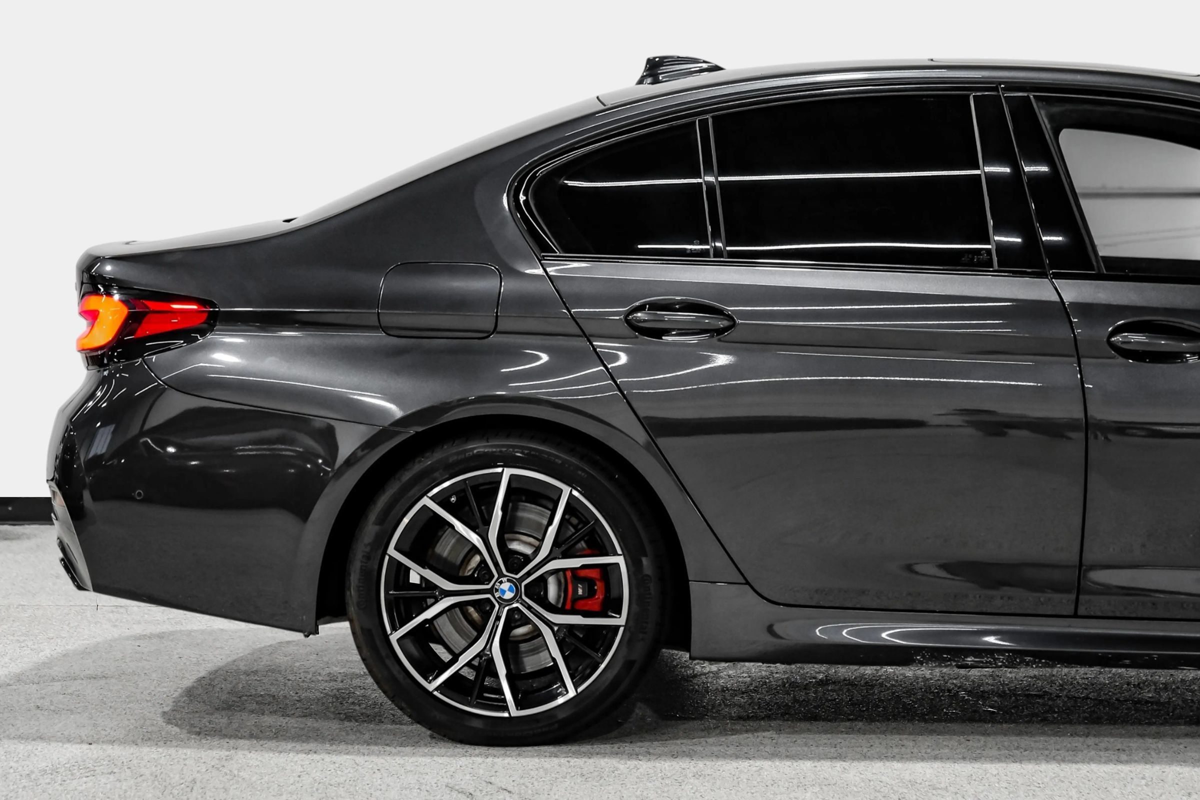 Used 2021 BMW 540i w/ M Sport Package RWD image 12