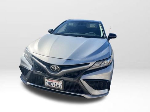 Used 2022 Toyota Camry XSE image 3