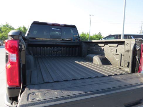 Used 2024 Chevrolet Silverado 2500 LTZ w/ LTZ Convenience Package AWD/4WD image 14