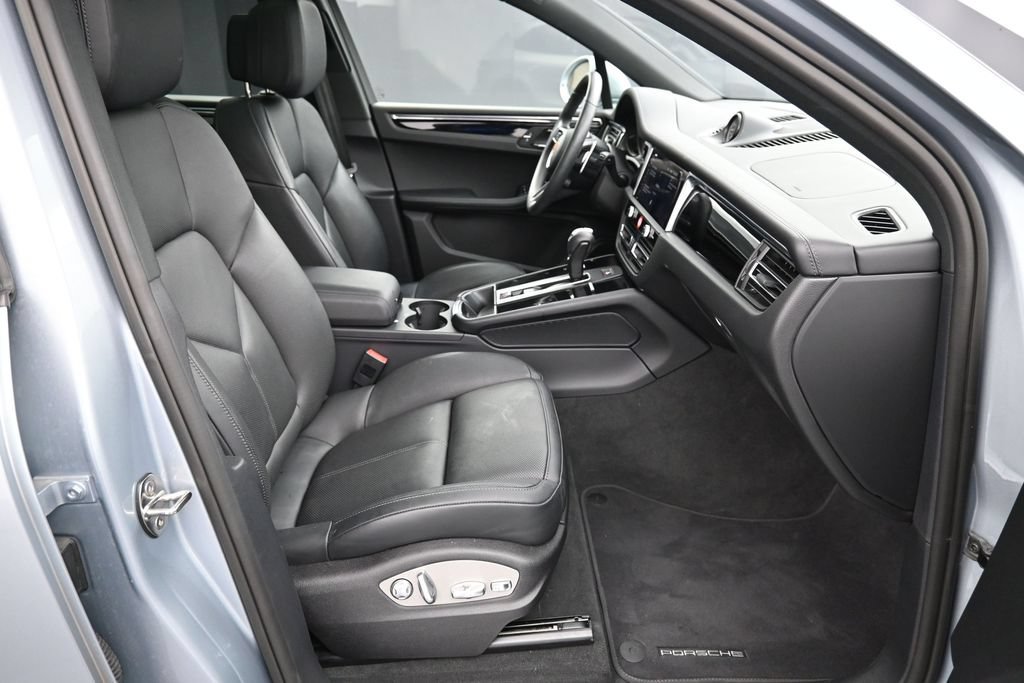 Certified 2026 Porsche Macan AWD/4WD image 27