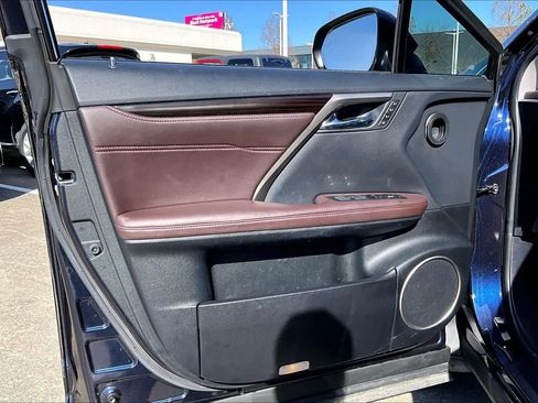 Used 2019 Lexus RX 350L w/ Premium Package image 18