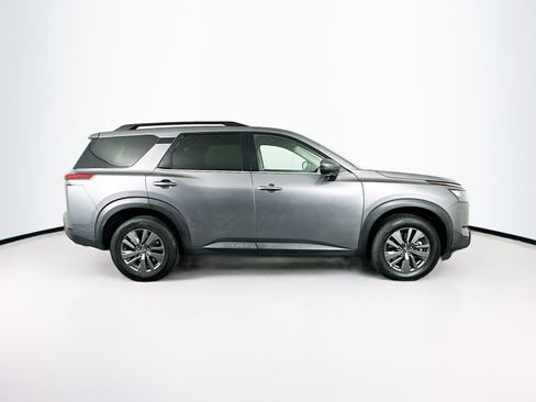 Used 2024 Nissan Pathfinder SV image 10