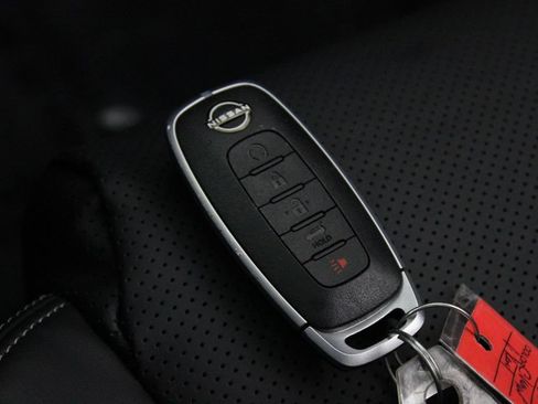 Certified 2025 Nissan Rogue Platinum FWD image 31