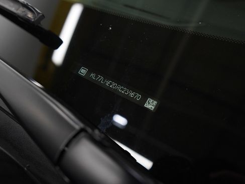 Used 2024 Chevrolet Trax LT w/ Sunroof Package image 22