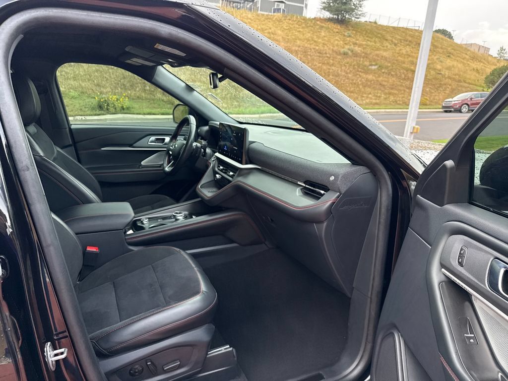 Used 2025 Ford Explorer ST AWD/4WD image 32