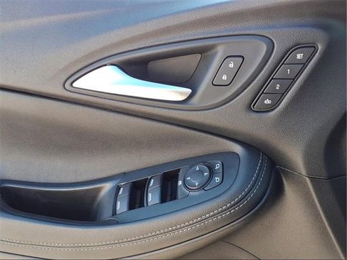 Used 2021 Buick Encore GX Essence w/ Advanced Technology Package image 17