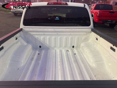 Used 2024 Nissan Frontier SV image 14