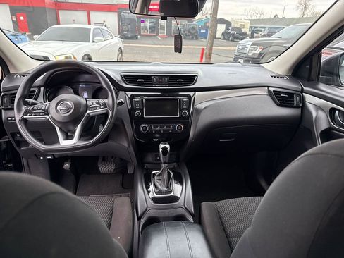 Used 2020 Nissan Rogue Sport S image 17
