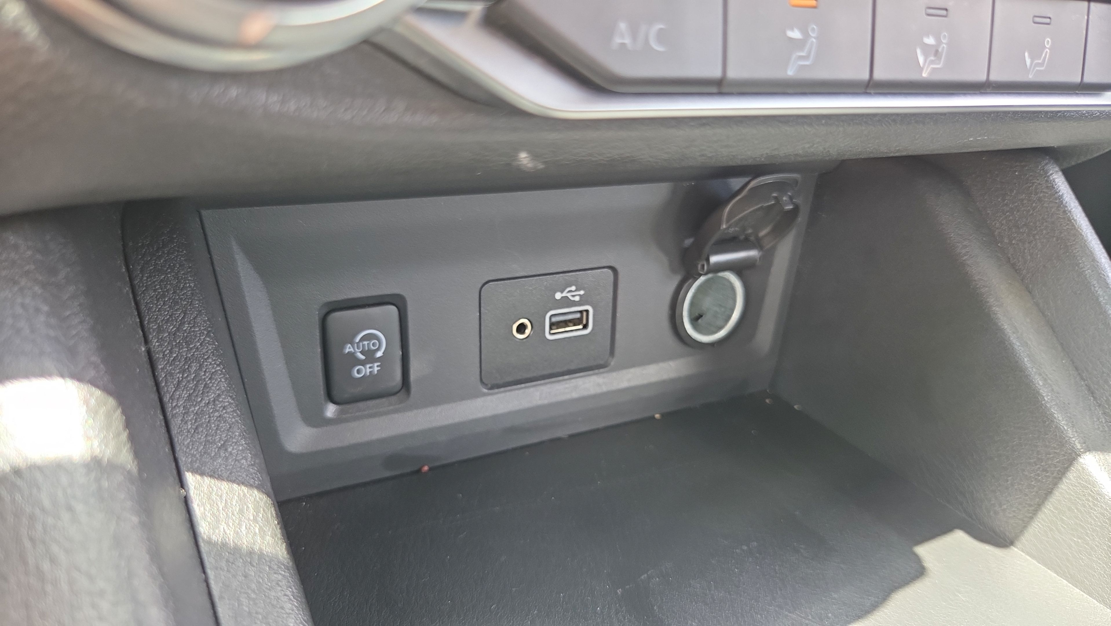 Used 2025 Nissan Sentra S FWD image 19