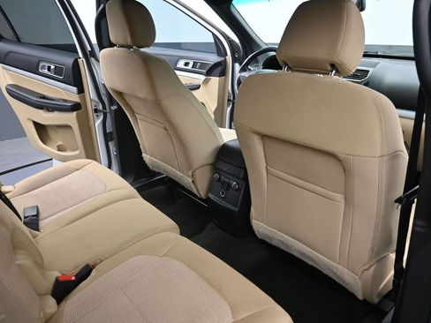 Used 2016 Ford Explorer XLT w/ Equipment Group 201A FWD image 12