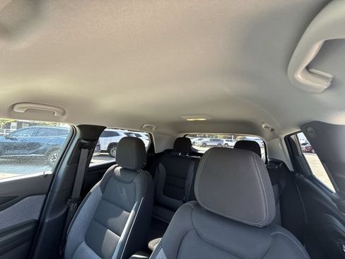 Used 2025 Chevrolet TrailBlazer LT FWD image 19