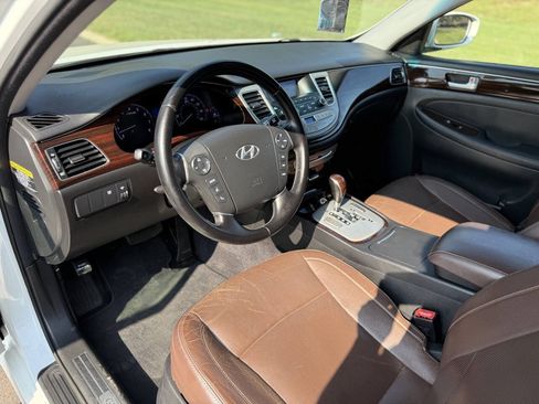 Used 2013 Hyundai Genesis 3.8 RWD image 14