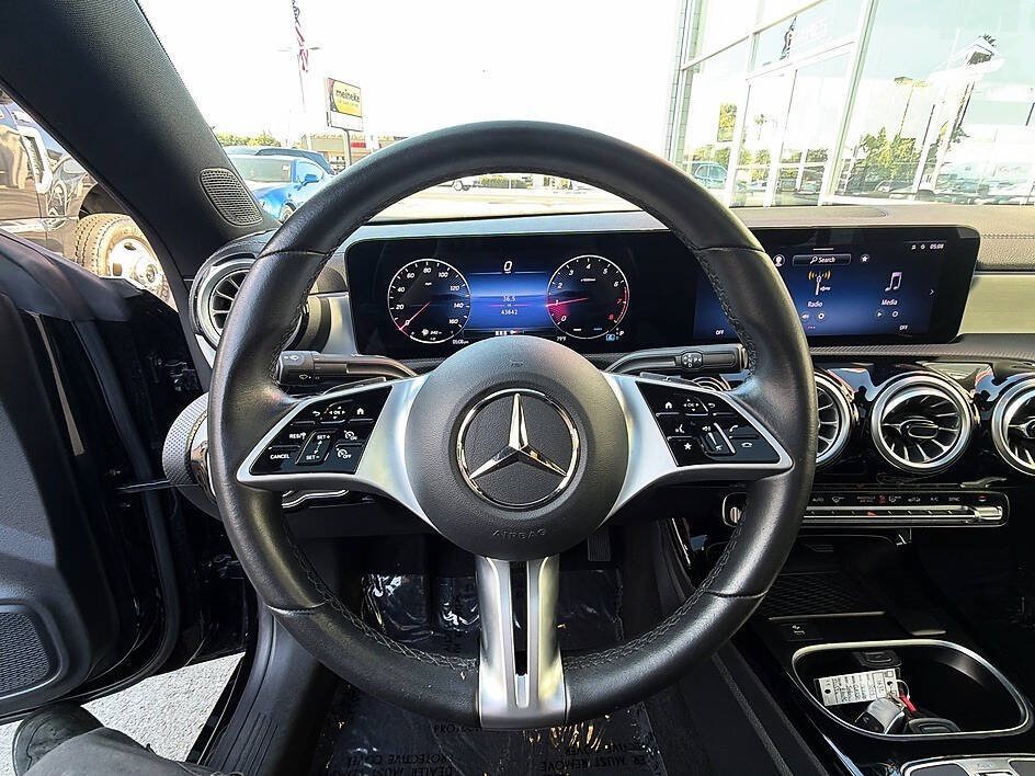 Used 2025 Mercedes-Benz CLA 250 4MATIC image 7