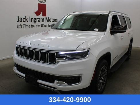 Used 2024 Jeep Wagoneer L Series II image 1