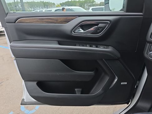 Used 2023 Chevrolet Suburban Premier image 32