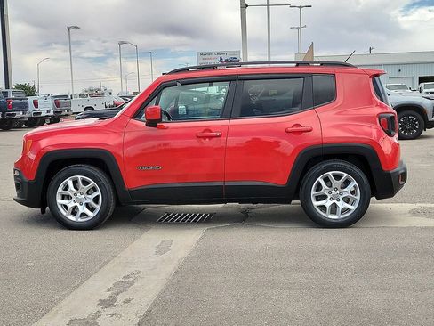 Used 2017 Jeep Renegade Latitude FWD image 6