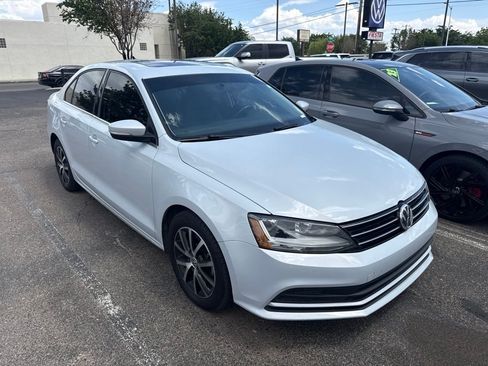 Used 2017 Volkswagen Jetta SE FWD image 5