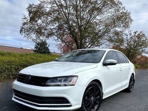 Used 2017 Volkswagen Jetta SE FWD image 1