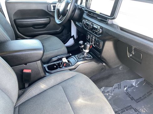 Used 2024 Jeep Wrangler Unlimited Sport AWD/4WD image 9