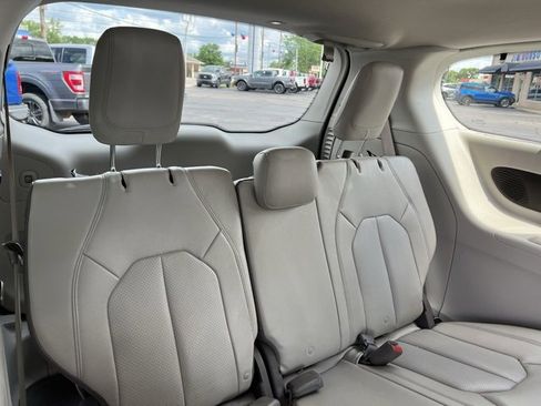 Used 2017 Chrysler Pacifica Touring-L Plus w/ Advanced Safetytec Group image 37