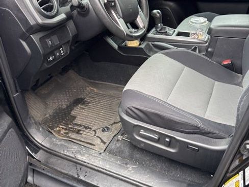 Used 2021 Toyota Tacoma TRD Sport image 16