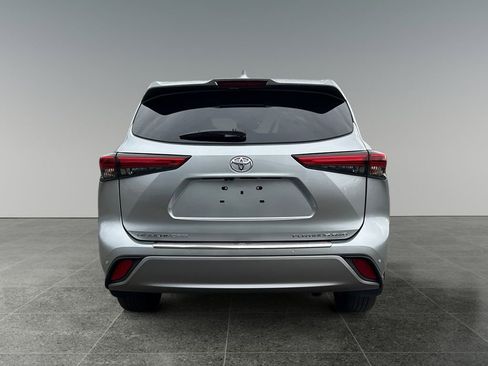 Used 2022 Toyota Highlander Platinum image 6