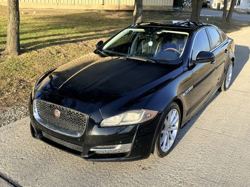 Used 2016 Jaguar XJ R-Sport image 11