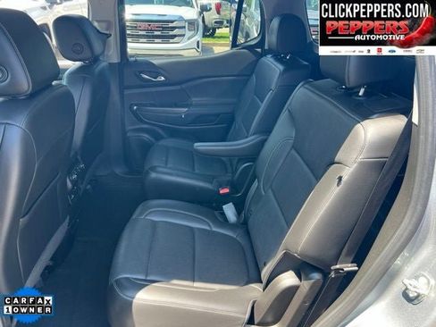 Used 2023 GMC Acadia SLT w/ Preferred Package FWD image 12