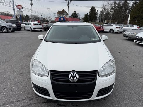 Used 2010 Volkswagen Jetta SE image 3