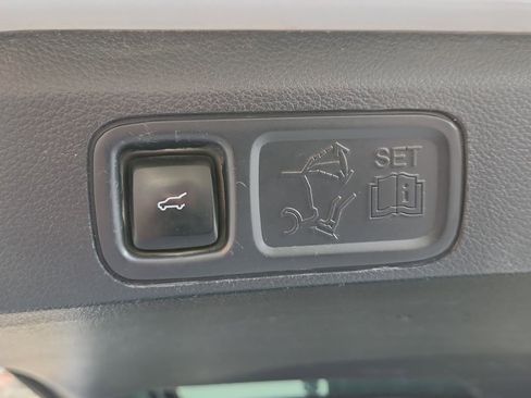 Used 2022 Ford Expedition Max Limited image 12