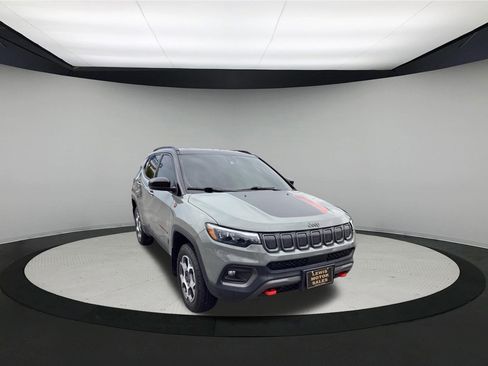 Used 2022 Jeep Compass Trailhawk w/ Trailhawk Elite Group AWD/4WD image 2